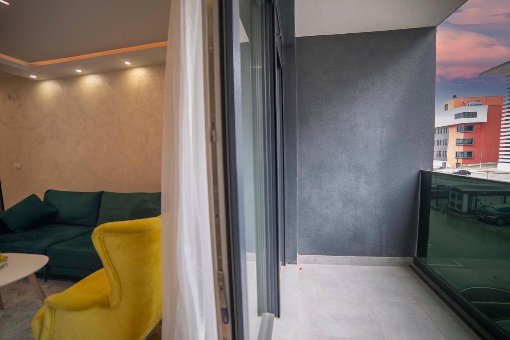 Apartment 5 Star Lukavica Esterno foto